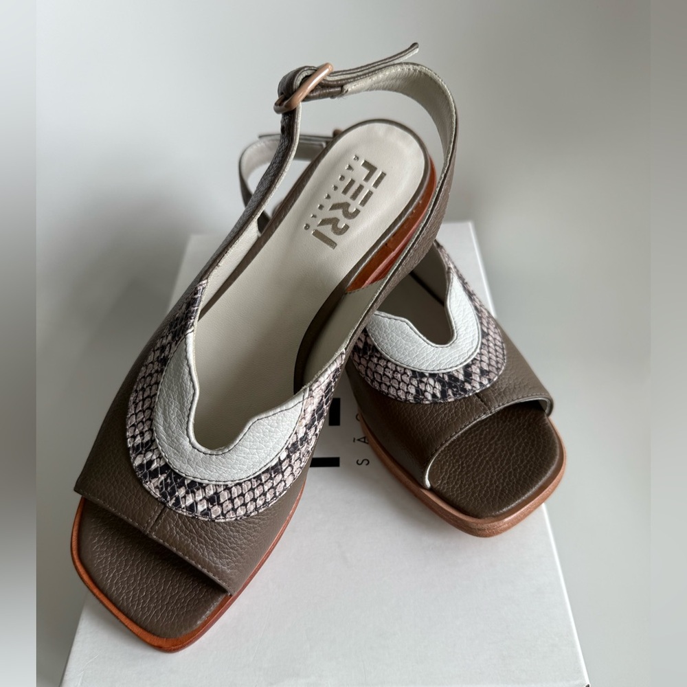 Ferri Sāo Paulo sandals size 6